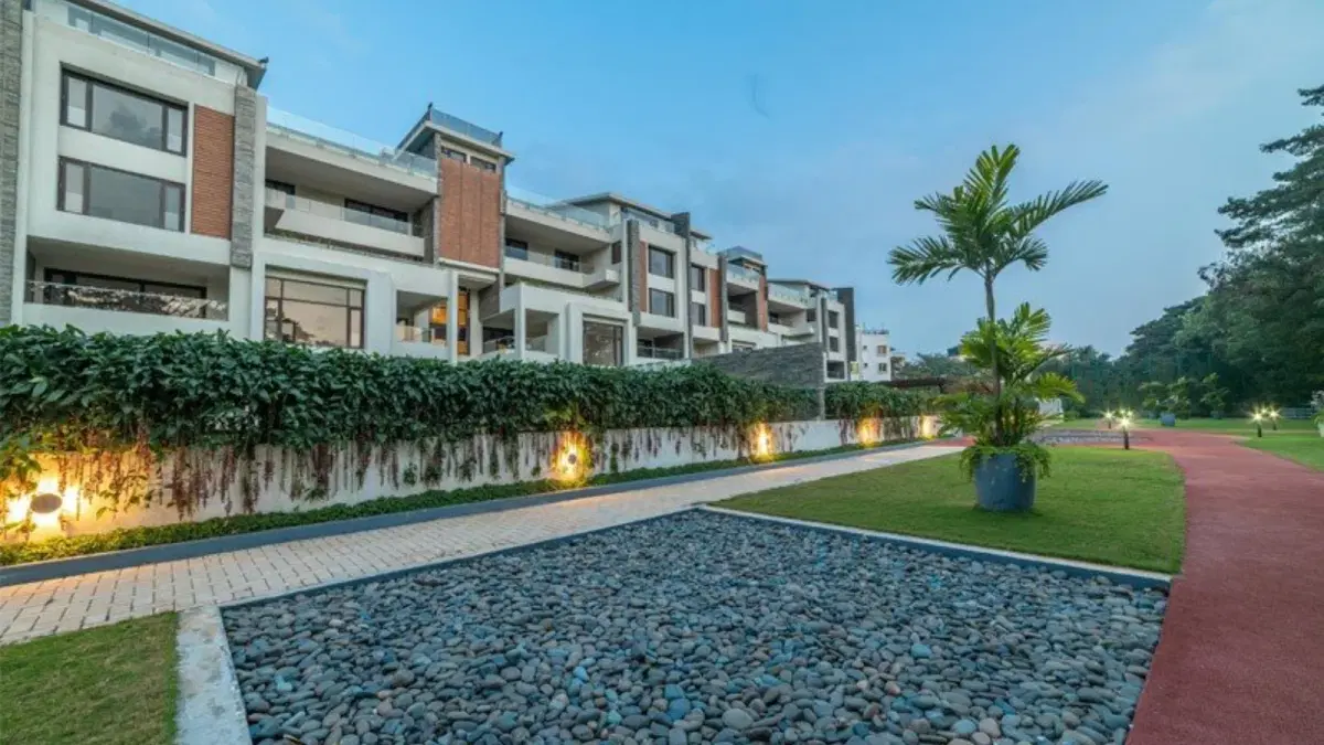 Embassy-Grove-Apartments-in-Kodihalli-Bangalore-walking